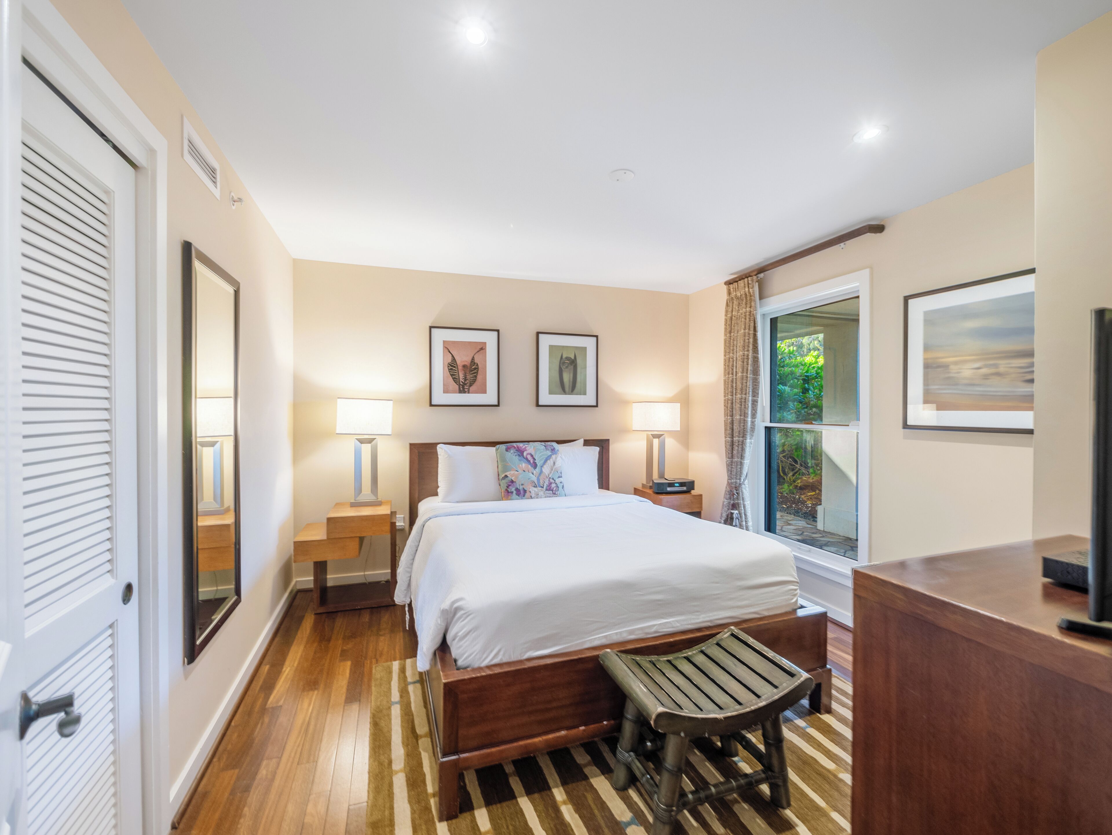 3 slaapkamers, een kluis op de kamer, een bureau