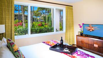 Garden view master bedroom ensuite! - King bed with luxurious linens, light down comforter (down alternative available upon request) SMART TV and walk-in closet.