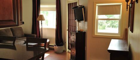 Fernseher, Kamin, DVD-Player