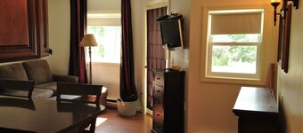 Beautiful condo less than 3 miles from the ski lift