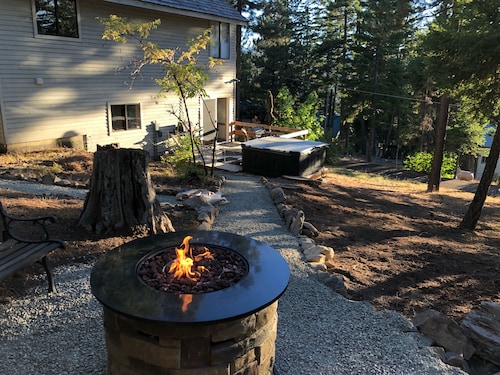 JULY 4th AVAILABLE! LAKE VIEW CABIN WITH HOTTUB, FIREPIT! GREAT REVIEWS!