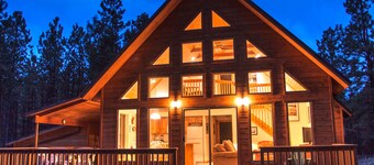 Angel Fire Chalet Nestled in the Pines, convenient to Ski and Golf w/Hot Tub