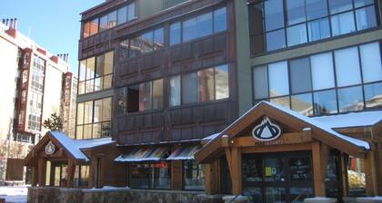 Kupari Mtn - CJ207. Remontoitu, ilmainen WiFi, hiihtää sisään / ulos keskikylän sijainti!