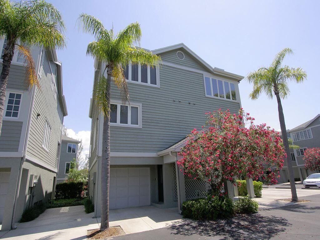 Cedars East Unit #521 2BR/2.5BA Condo Longboat Key- updated- 1440 sqft