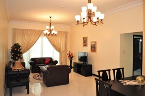 42-inch LED TV with satellite channels, TV - Golden Treasure Tower Family Apartment (Manama)