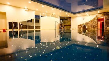 Indoor pool, pool loungers