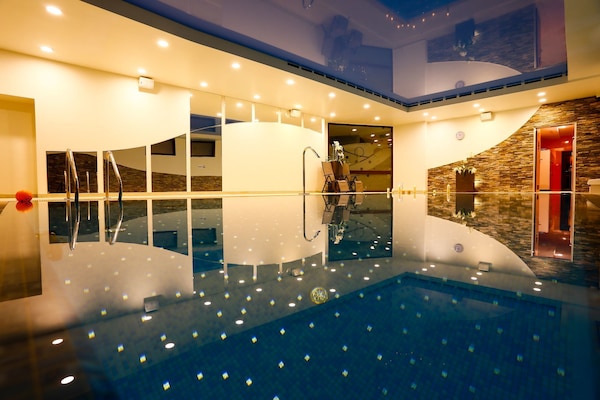 Indoor pool, pool loungers