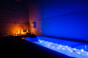 Couples treatment rooms, body treatments, hydrotherapy
