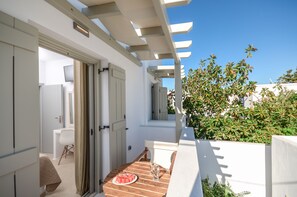 Deluxe Apartment, 2 Bedrooms, Hot Tub, Partial Sea View | Balcony