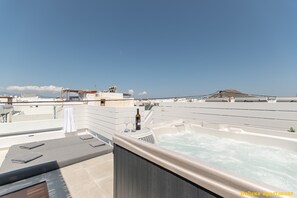 Jetted bathtub - Aphrodite luxury apartments (Naxos)