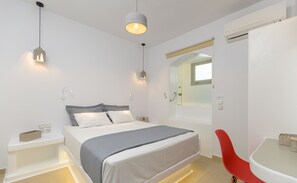 Superior appartement, 2 slaapkamers, hot tub | 2 slaapkamers, luxe beddengoed, een kluis op de kamer, een bureau