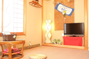 Free WiFi, bed sheets - Okinawa Minshuku Kariyushi Honkan (Shirahama)
