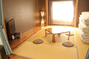 Habitación (Japanese Western Style) | Escritorio, wifi gratis y ropa de cama