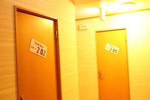 Two doors with room numbers 202 and 205, both labeled as "Regista Resort." - Seaside Pension Petit Shirahama (Shirahama)