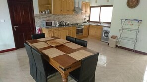 Family Apartment | In-room dining