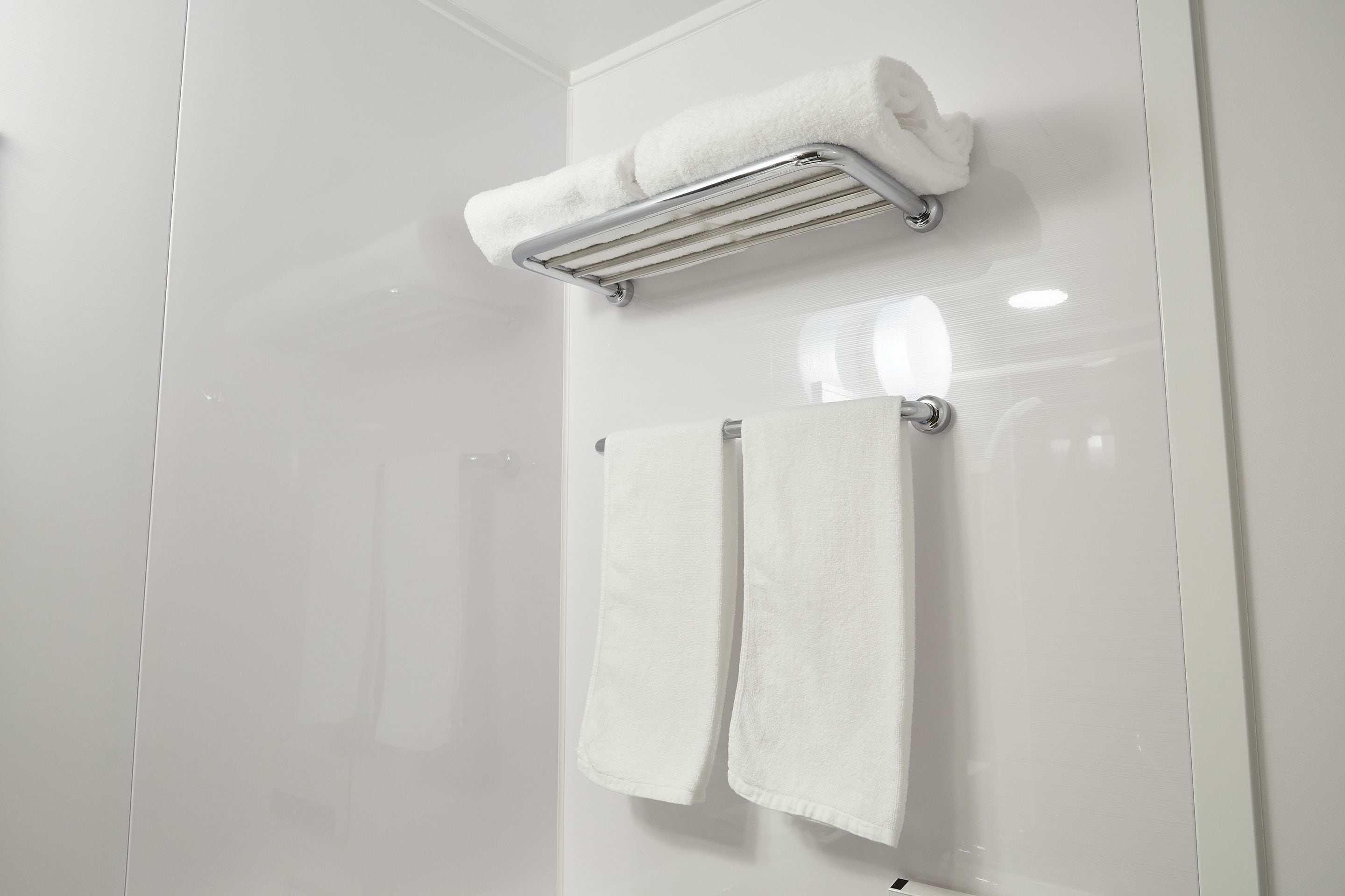 combined shower/bathtub, deep-soaking bathtub, free toiletries