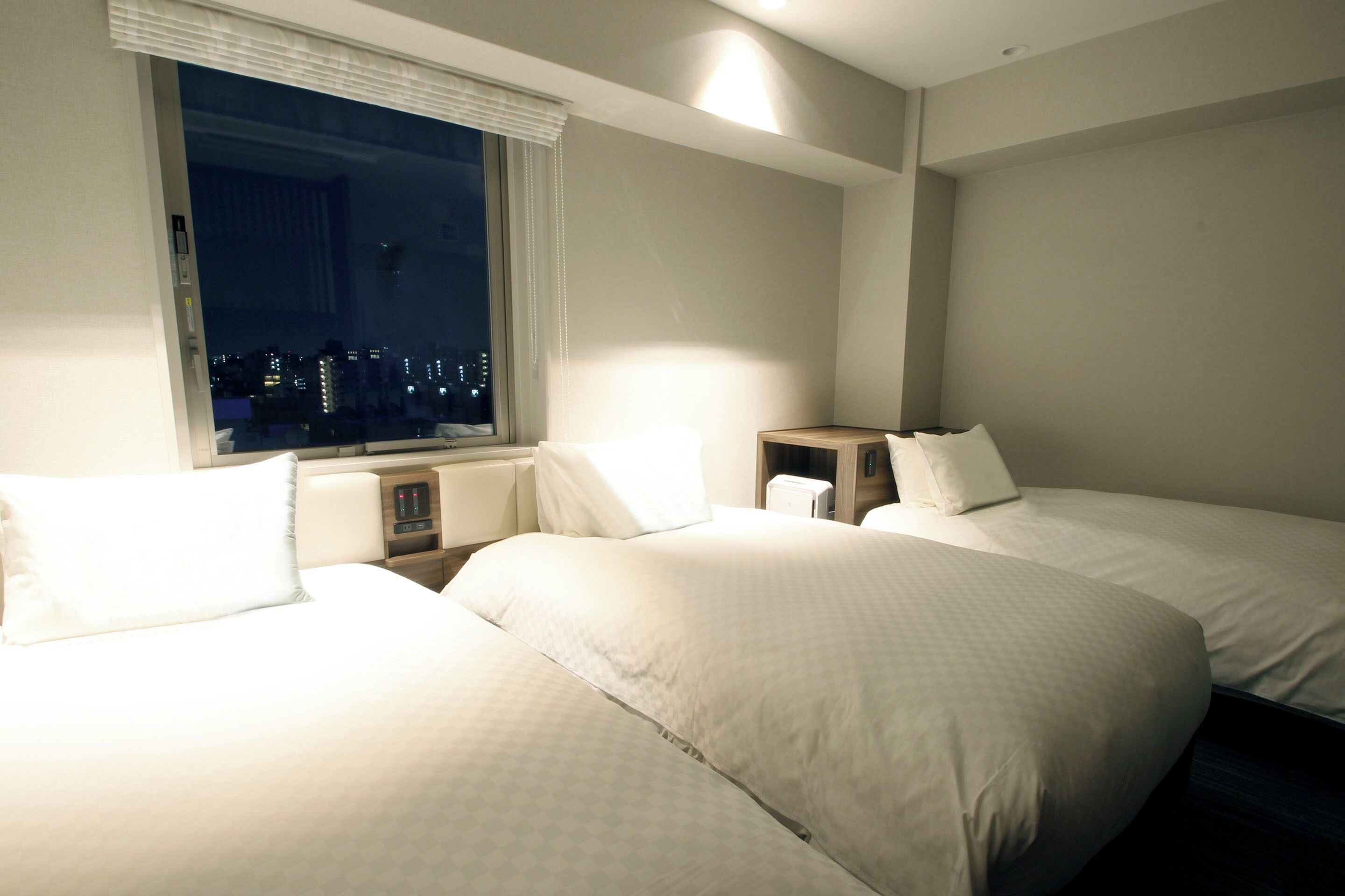 1 bedroom, premium bedding, desk, blackout curtains