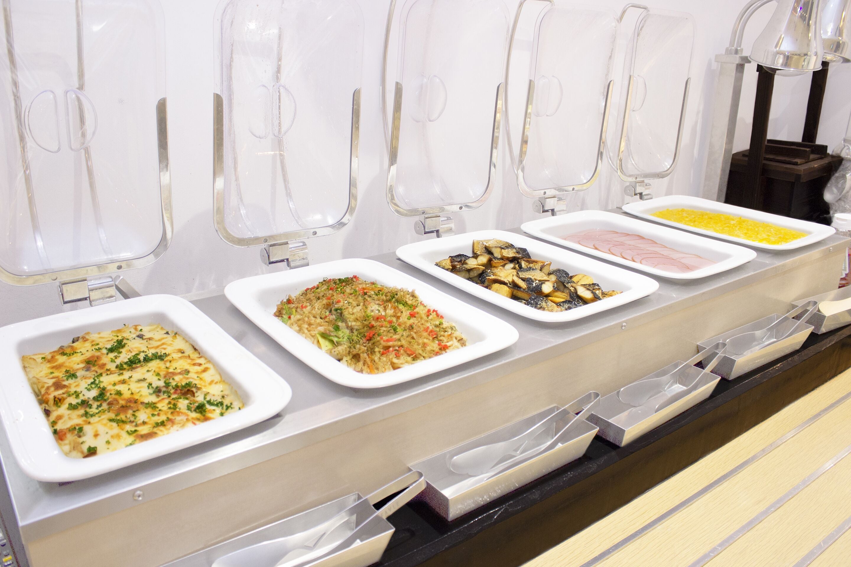 daily buffet breakfast (jpy 1650 per person)