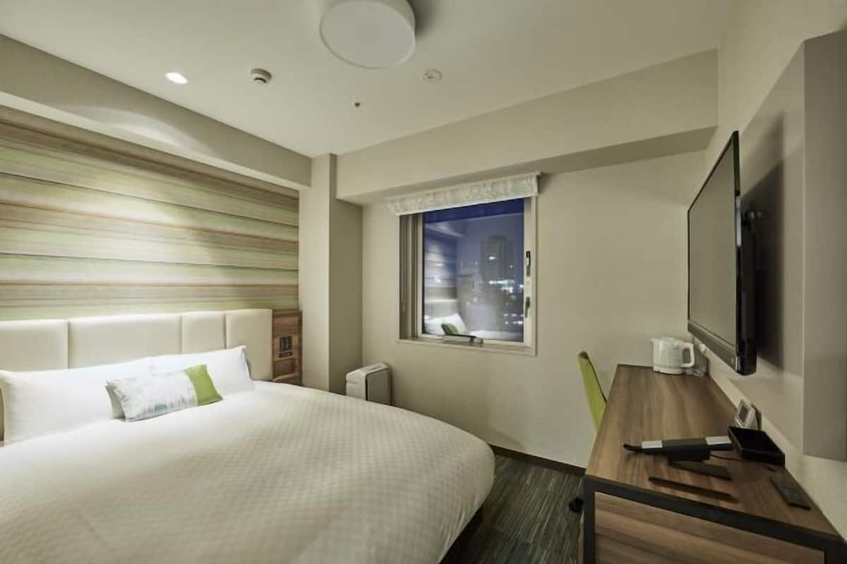Ropa de cama de alta calidad, escritorio y cortinas blackout