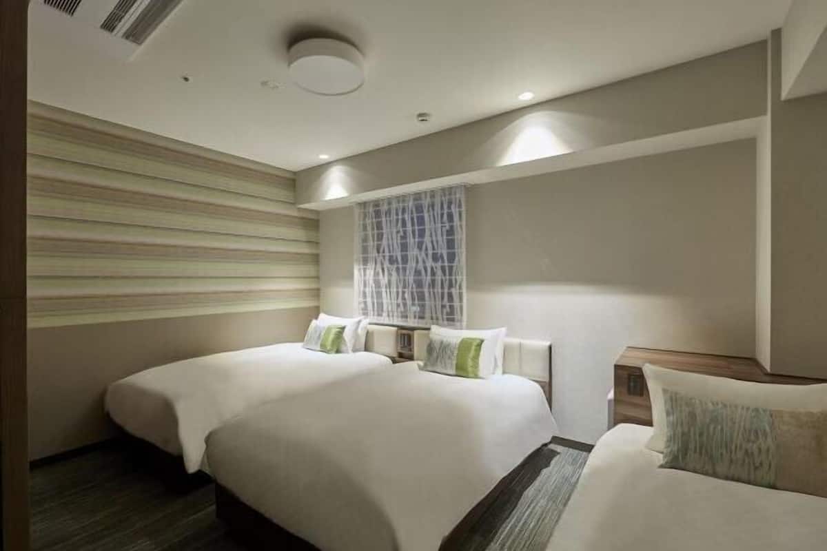 Ropa de cama de alta calidad, escritorio y cortinas blackout