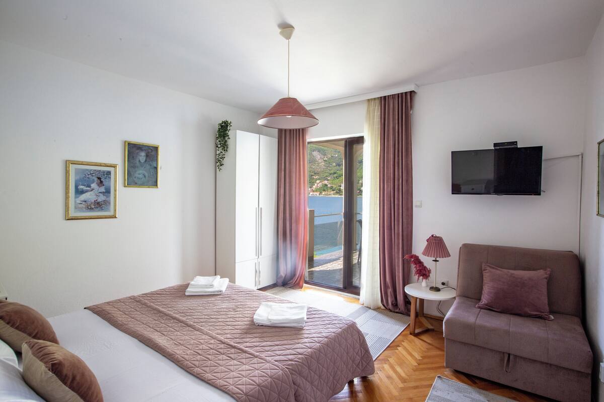 公寓, 露台, 海景 (1 Bedroom, 3 adults) | 書桌、熨斗/熨衫板、免費 Wi-Fi、床單