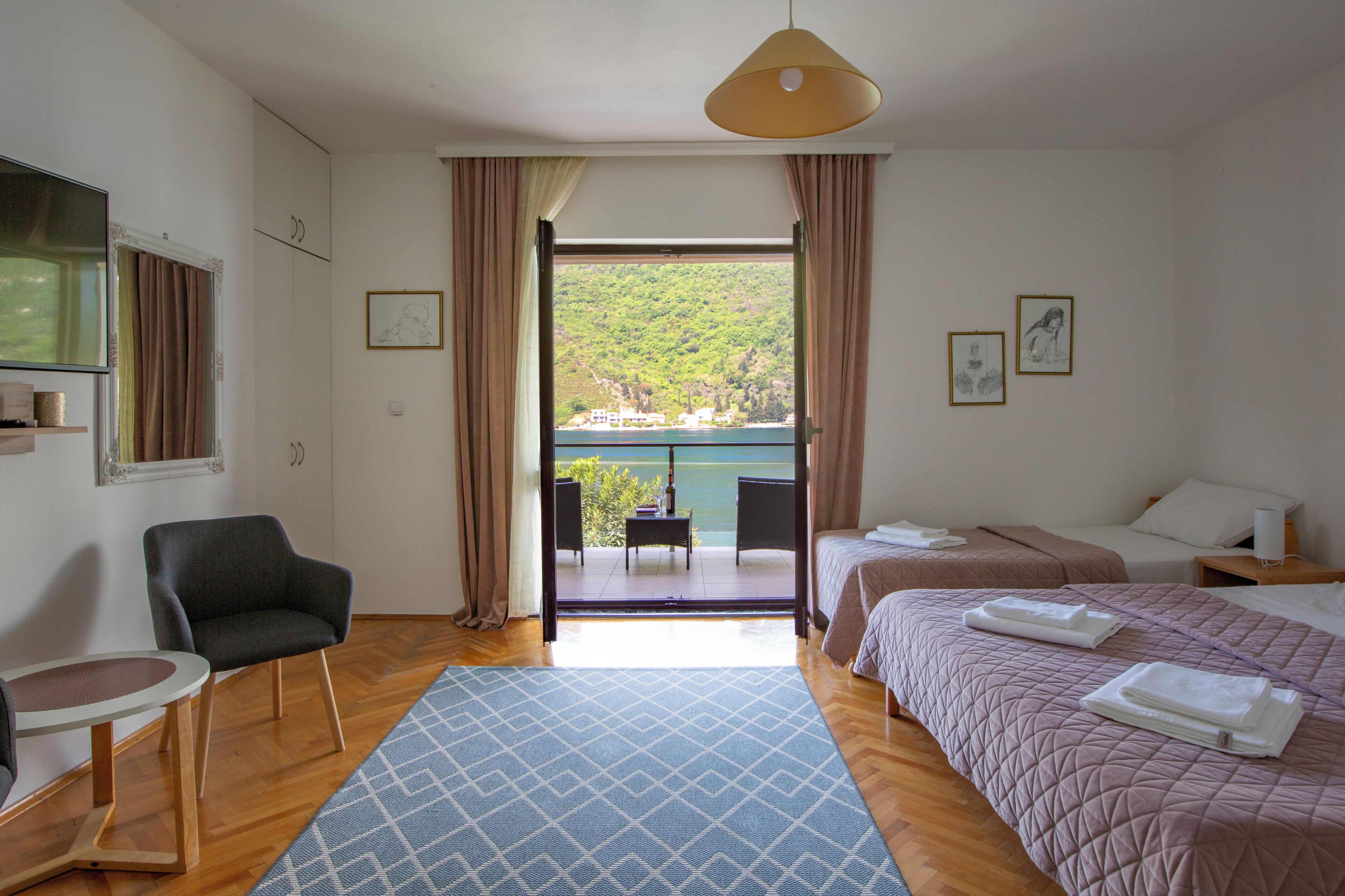 Apartment, Balcony, Sea View (1 Bedroom, 4 adults) | Desk, iron/ironing board, WiFi (free), bed sheets