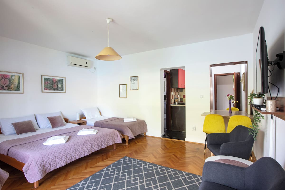 公寓, 露台, 海景 (1 Bedroom, 4 adults) | 書桌、熨斗/熨衫板、免費 Wi-Fi、床單