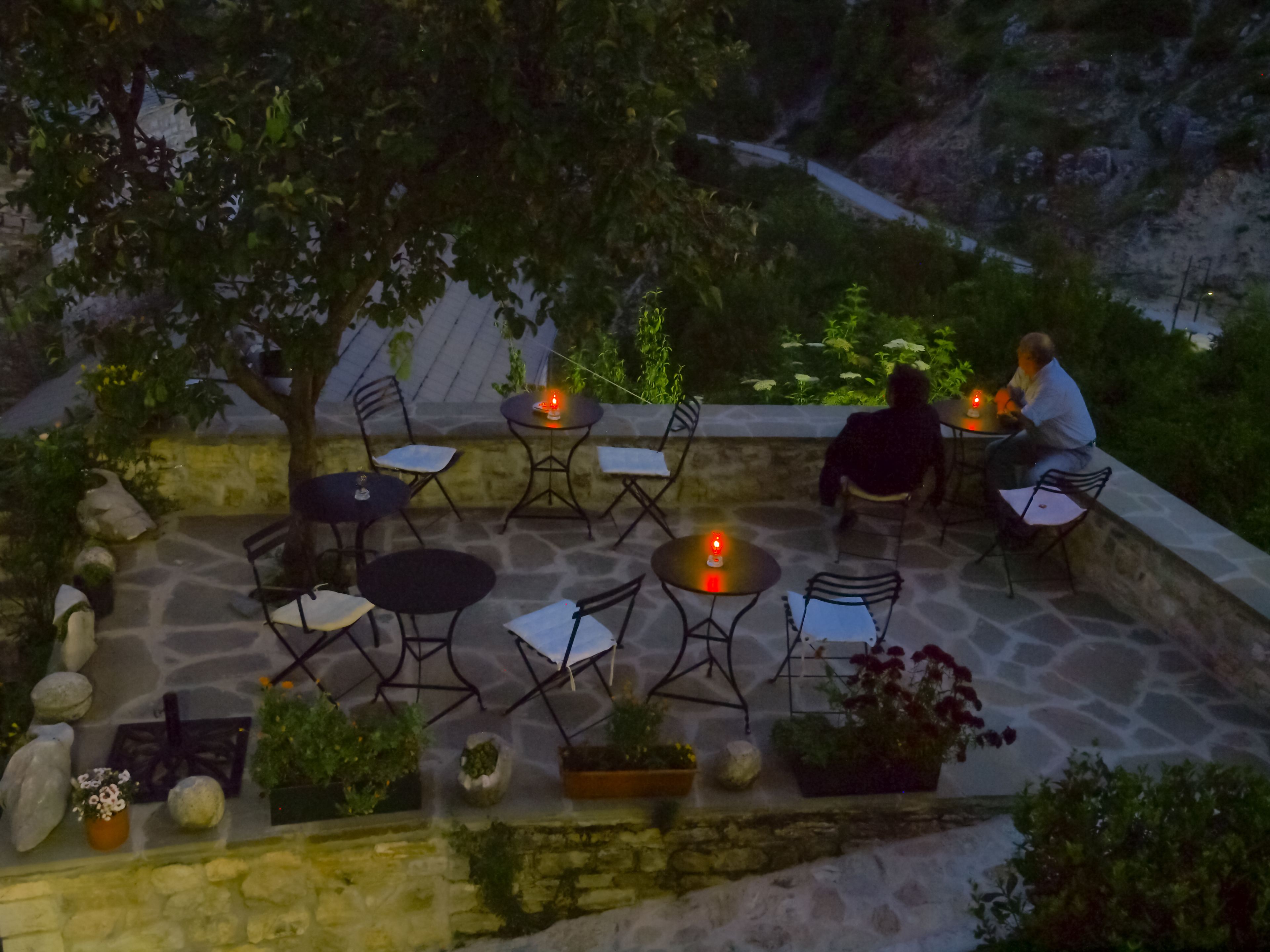 Fachada de la propiedad por la tarde o noche