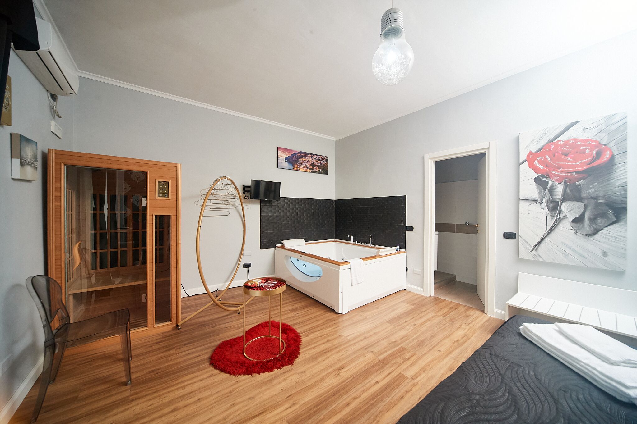 Camera Luxury con Vasca Idromassaggio e Sauna Norvegese | Baby-/barnesenge (tillægsgebyr), gratis Wi-Fi, sengetøj