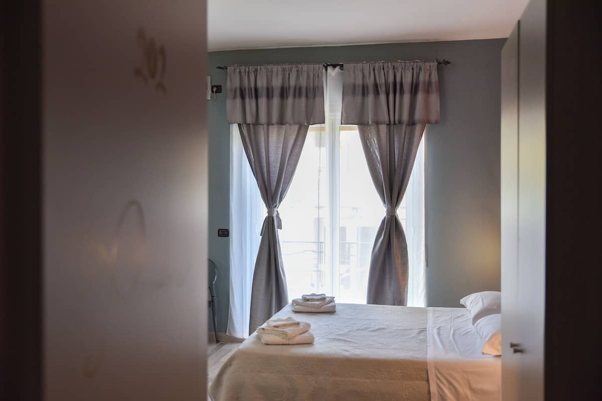 Cots/infant beds, free WiFi, bed sheets