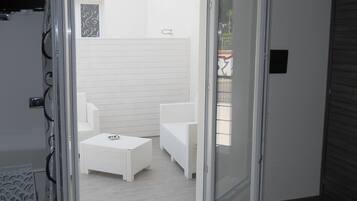 Deluxe Room, Balcony | Balcony