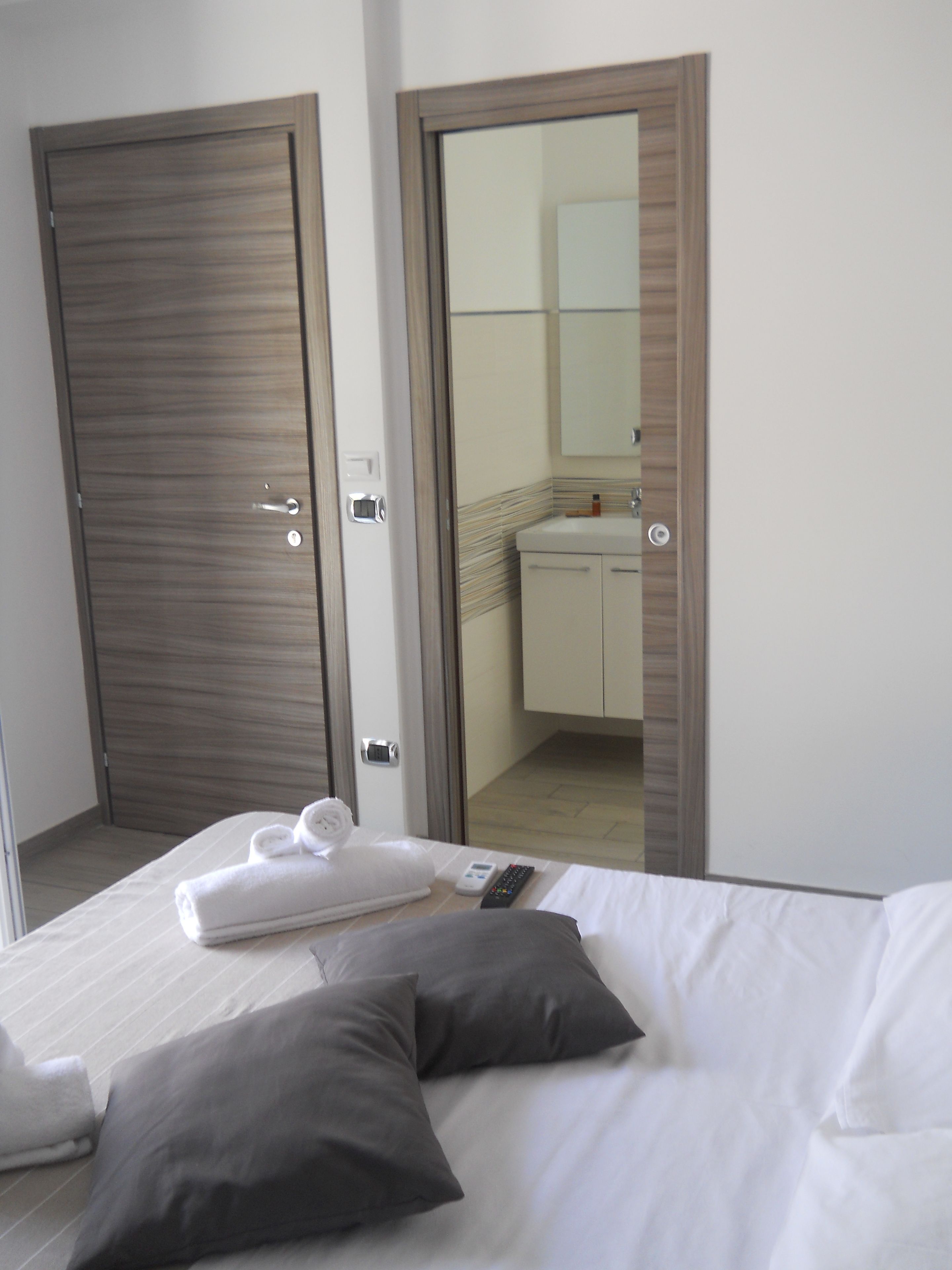 Camera Deluxe, balcone | Biancheria da letto di alta qualità, minibar, una cassaforte in camera