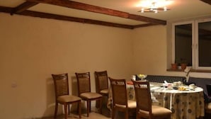 Makan di kamar