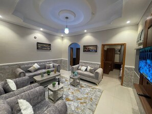 Televisión de pantalla plana de 32 pulgadas con canales vía satélite 