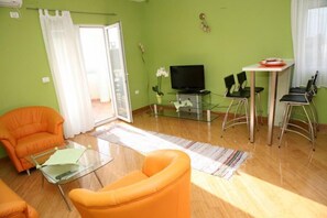 Apartment, 2 Bedrooms, Balcony, Sea View (2) | Living area | Plasma TV