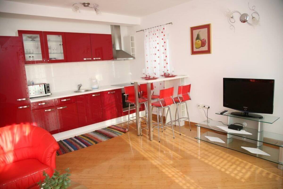 Apartment, 2 Bedrooms, Balcony, Sea View (3) | Private kitchen | Full-size fridge, microwave, oven, stovetop