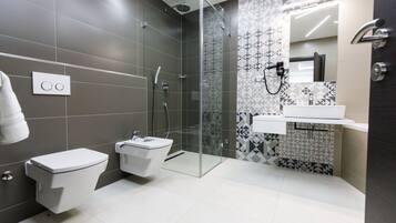 Grand Double or Twin Room (Large Bathroom) | Bathroom | Rainfall showerhead, hair dryer, bathrobes, towels