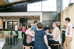 Restaurant - The Cally Hotel (Warrnambool)
