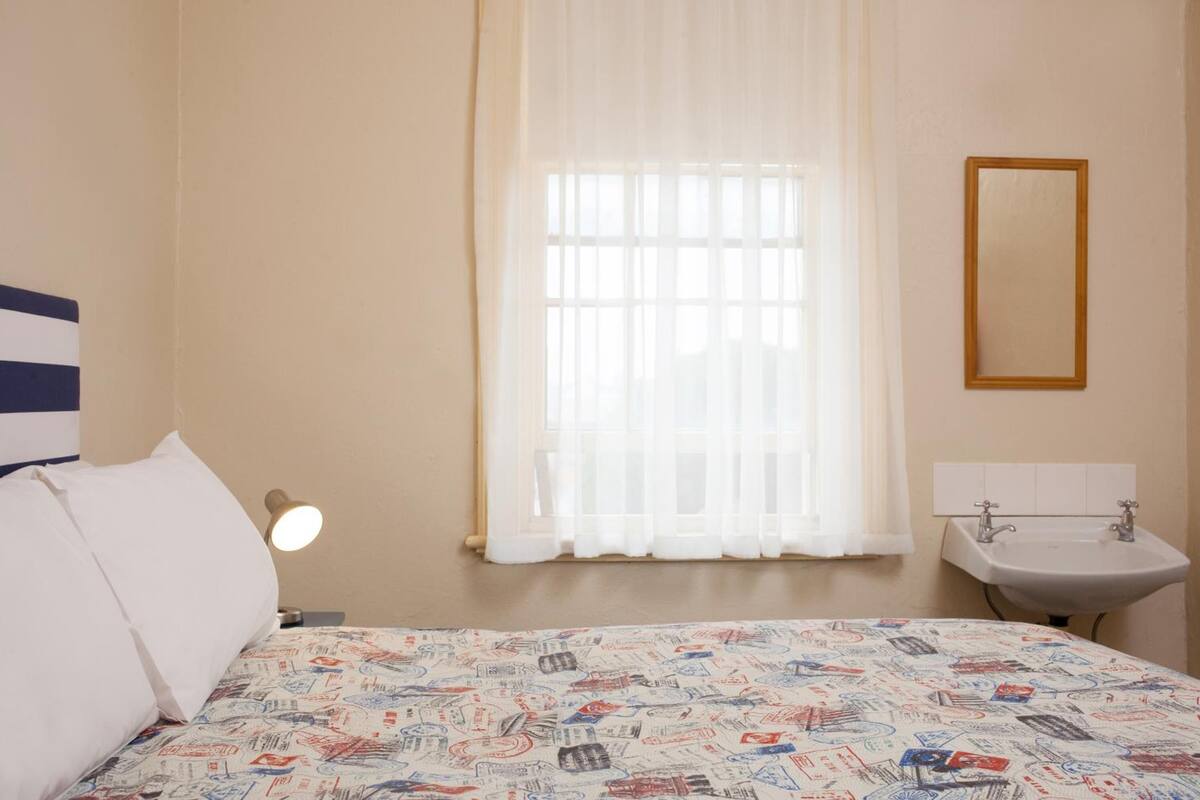 soundproofing, free wifi, bed sheets