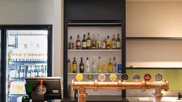 Bar (trong khuôn viên)