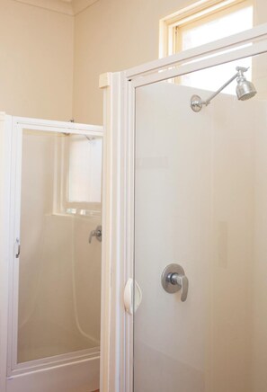Shower, rainfall showerhead, towels - The Cally Hotel (Warrnambool)