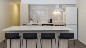 Apartment, 3 Schlafzimmer | Eigene Küche | Wasserkocher mit Kaffee-/Teezubehör, Kühlschrank, Mikrowelle, Ofen
