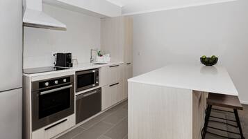 Apartemen, 3 kamar tidur | Dapur pribadi | Lemari es, microwave, oven, dan kompor