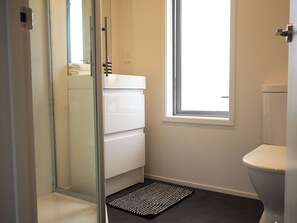 Cloud 9 - Inner City Townhouse | Bathroom