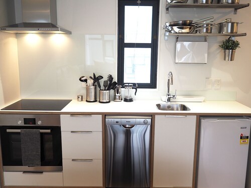 Cloud 9 - Inner City Townhouse