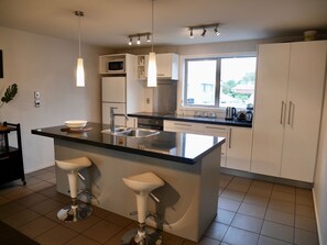 Appartamento, 3 camere da letto | Cucina privata | Frigorifero, microonde, forno, piano cottura