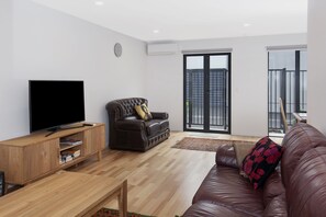 Charming Inner City Holiday Home | Living area