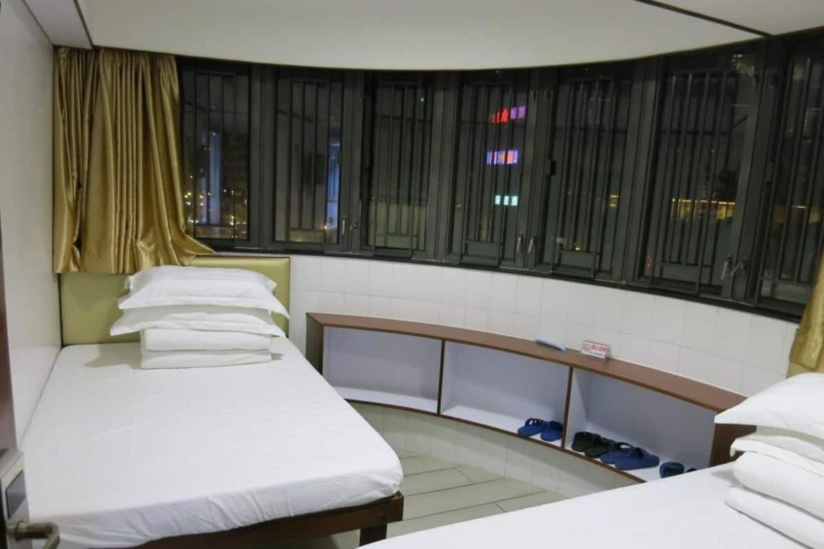 Family Room | Iron/ironing board, free WiFi, wheelchair access