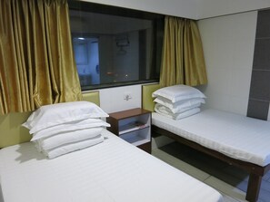 Zweibettzimmer | Bügeleisen/Bügelbrett, kostenloses WLAN, Rollstuhlgeeignet