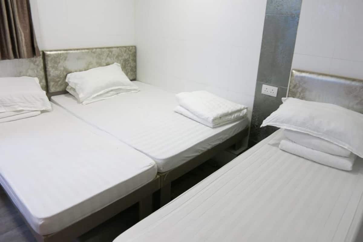 Triple Room | Iron/ironing board, free WiFi, wheelchair access